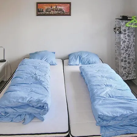 3 Bedroom Awesome In Holiday home *