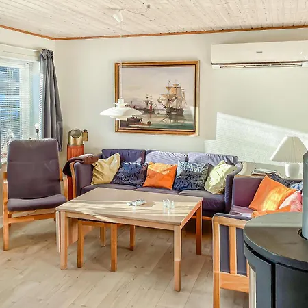 3 Bedroom Awesome In Holiday home *